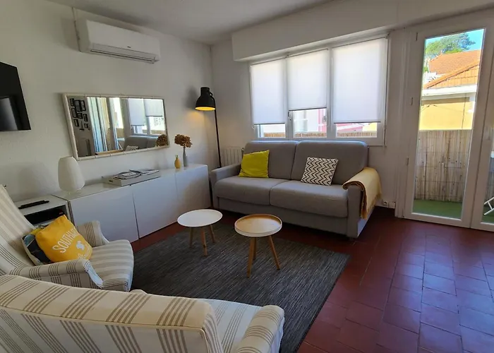 Apartment With Balcony Near The Sea