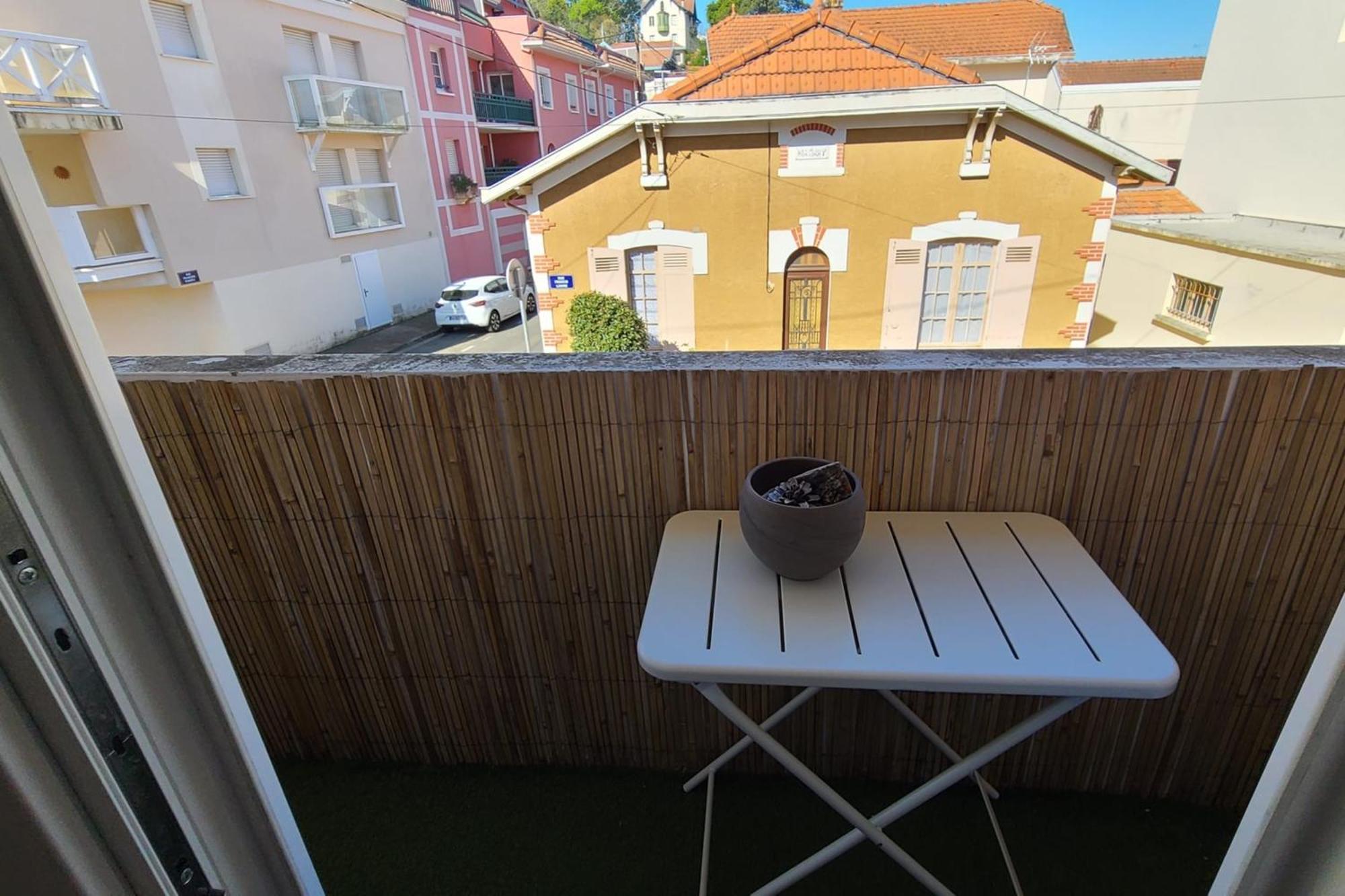 Appartement With Balcony Near The Sea *