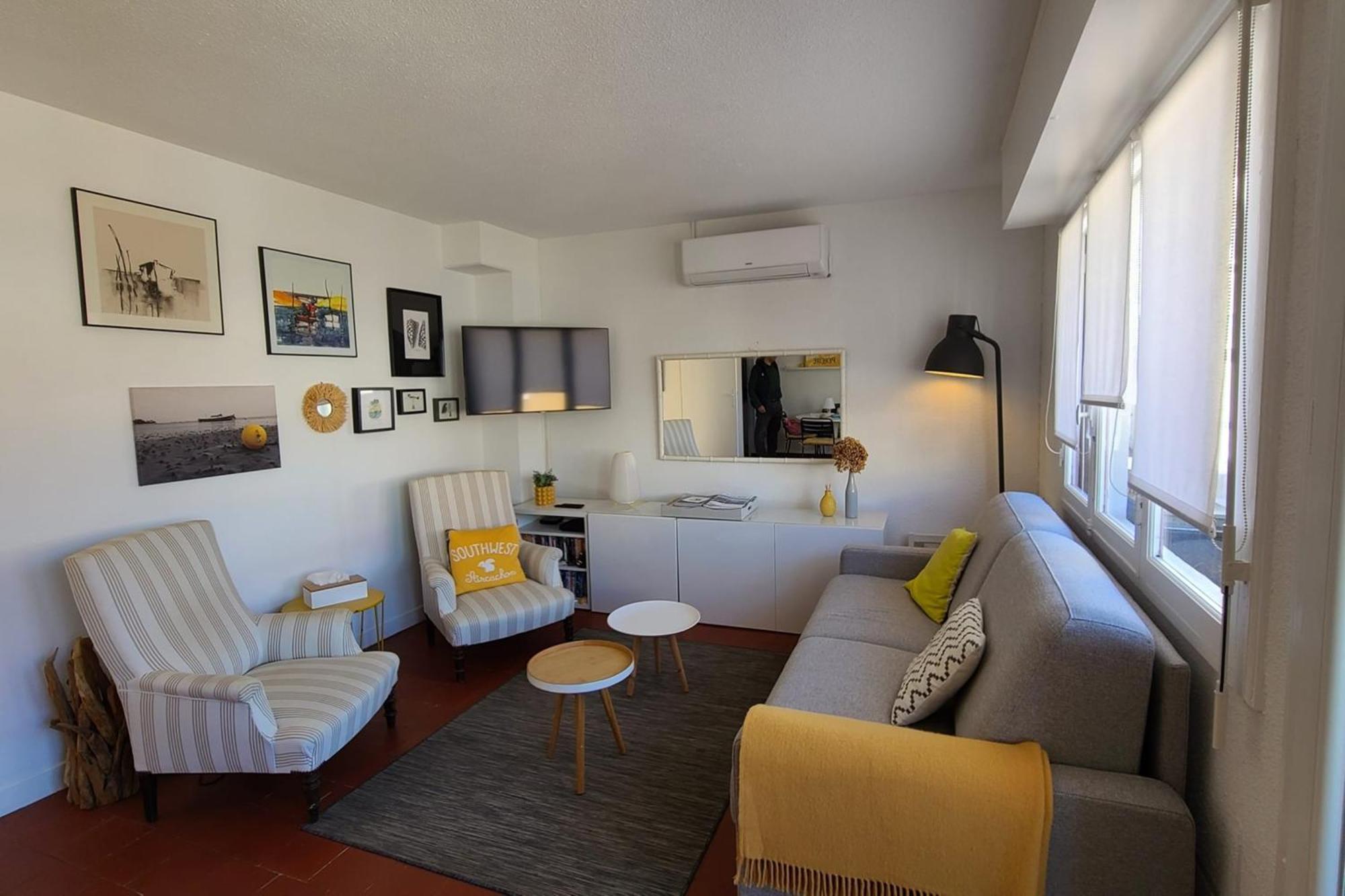 Appartement With Balcony Near The Sea *
